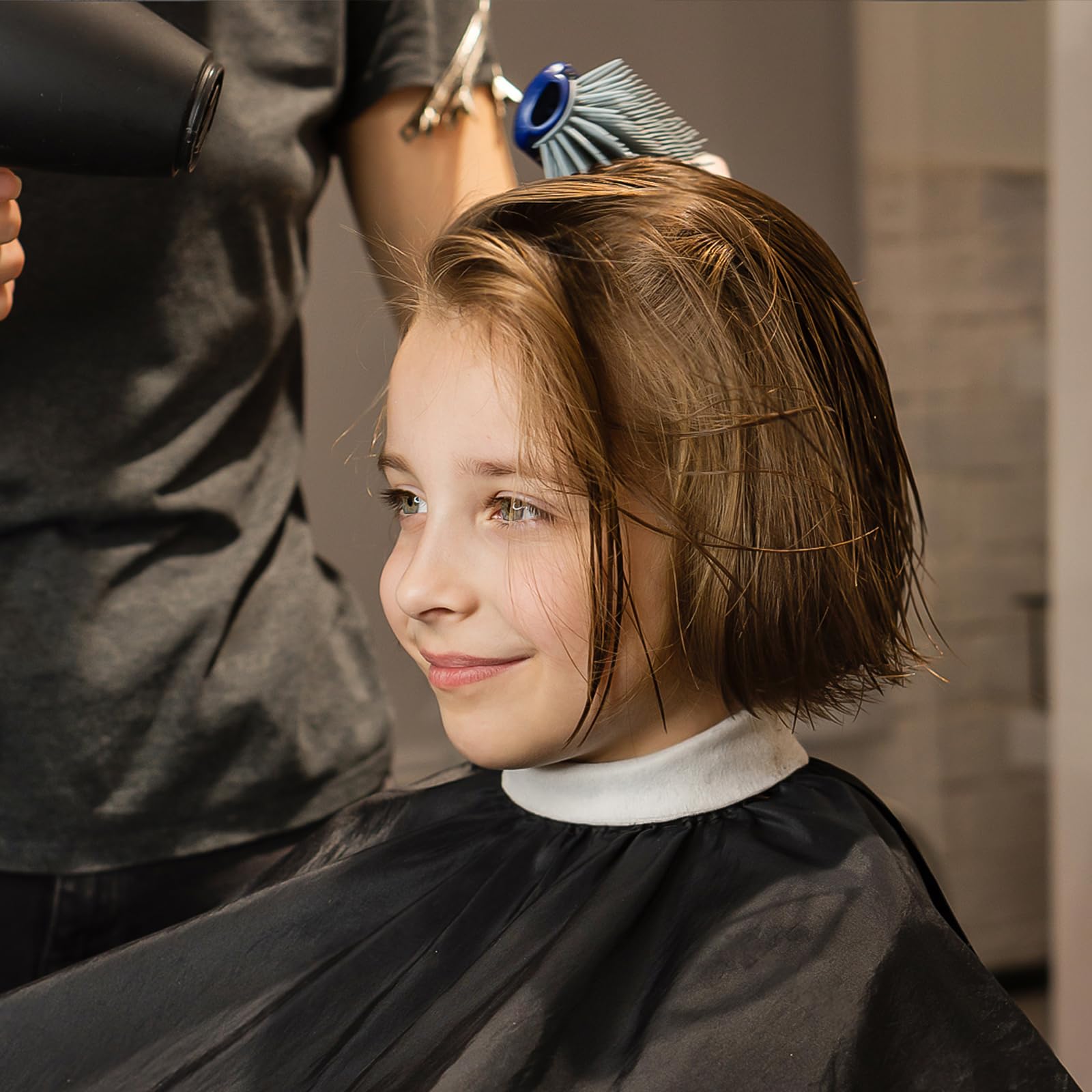 NICEMOVIC waterproof, anti static cape resists hair and wrinkles for clean, professional presentation.