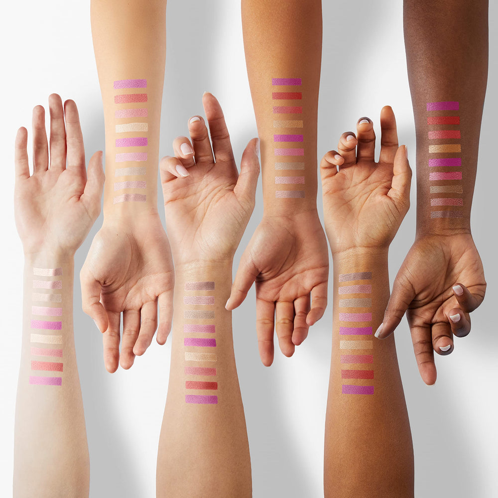 Paleta de tonos con Nicole Miller brillo labial para personalizar tu look.