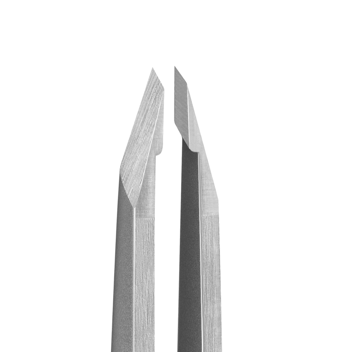 NILIYA Eyebrow Tweezers with ultra-fine tip for precise hair removal and shaping.