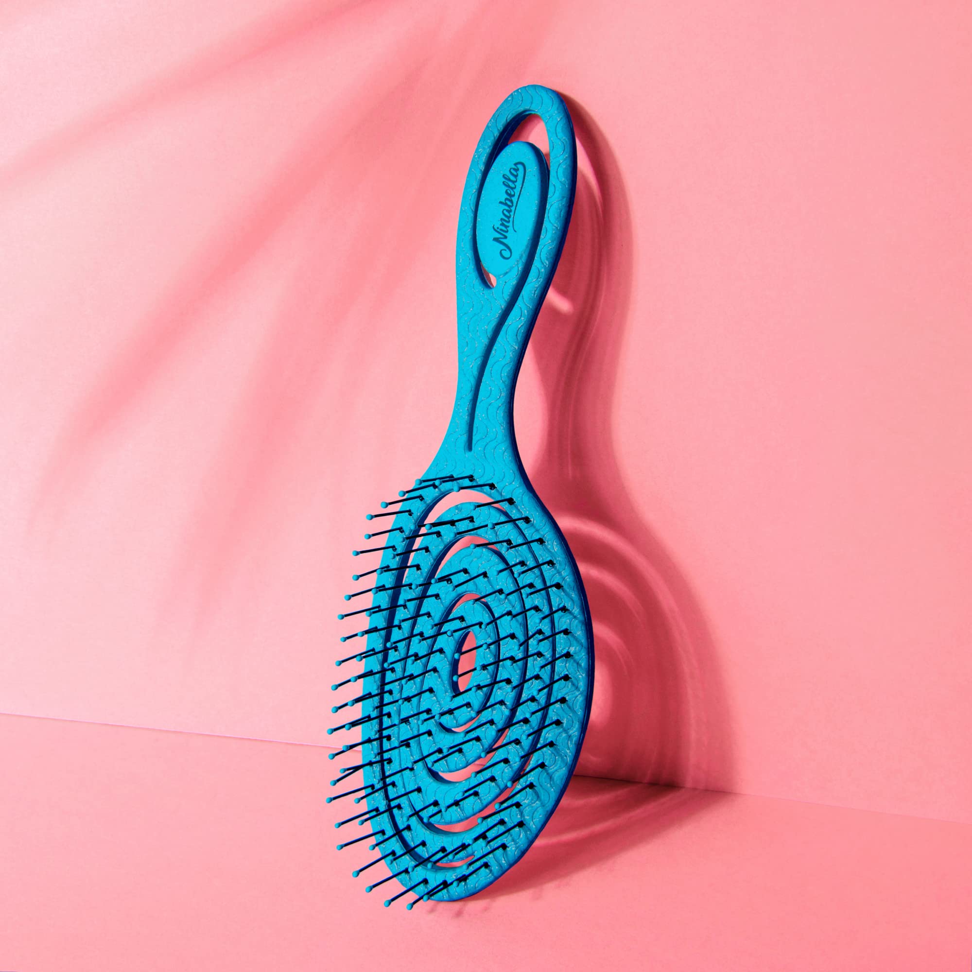 Ninabella detangle brush works on straight, curly, and wavy textures