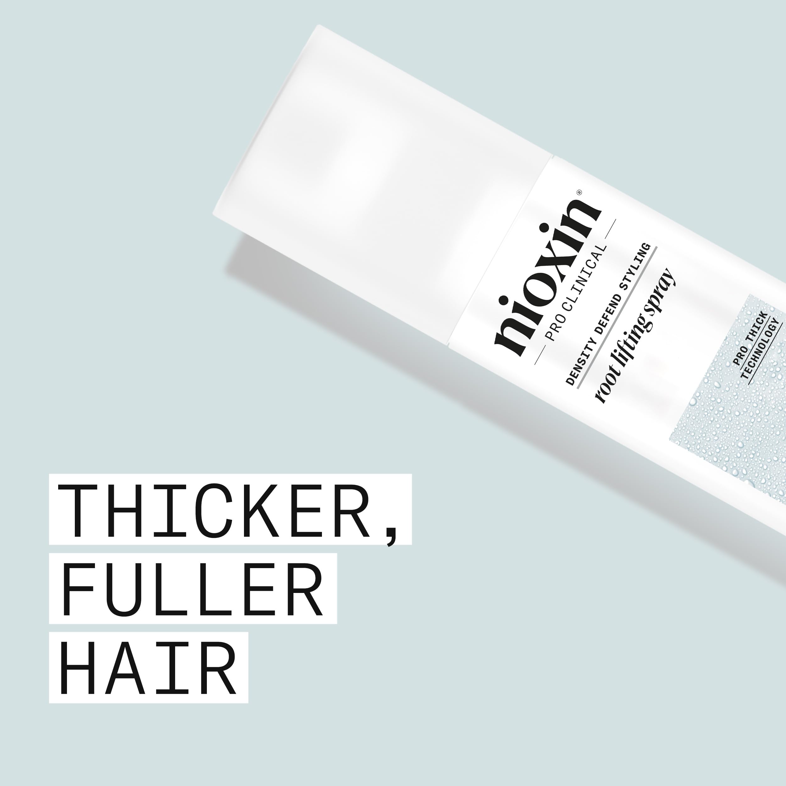 Nioxin Density Defend: aplicación del spray para fijar con agarre suave.