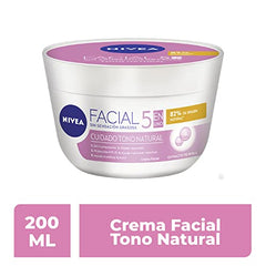 Textura ligera de NIVEA Aclaradora Natural, absorción rápida