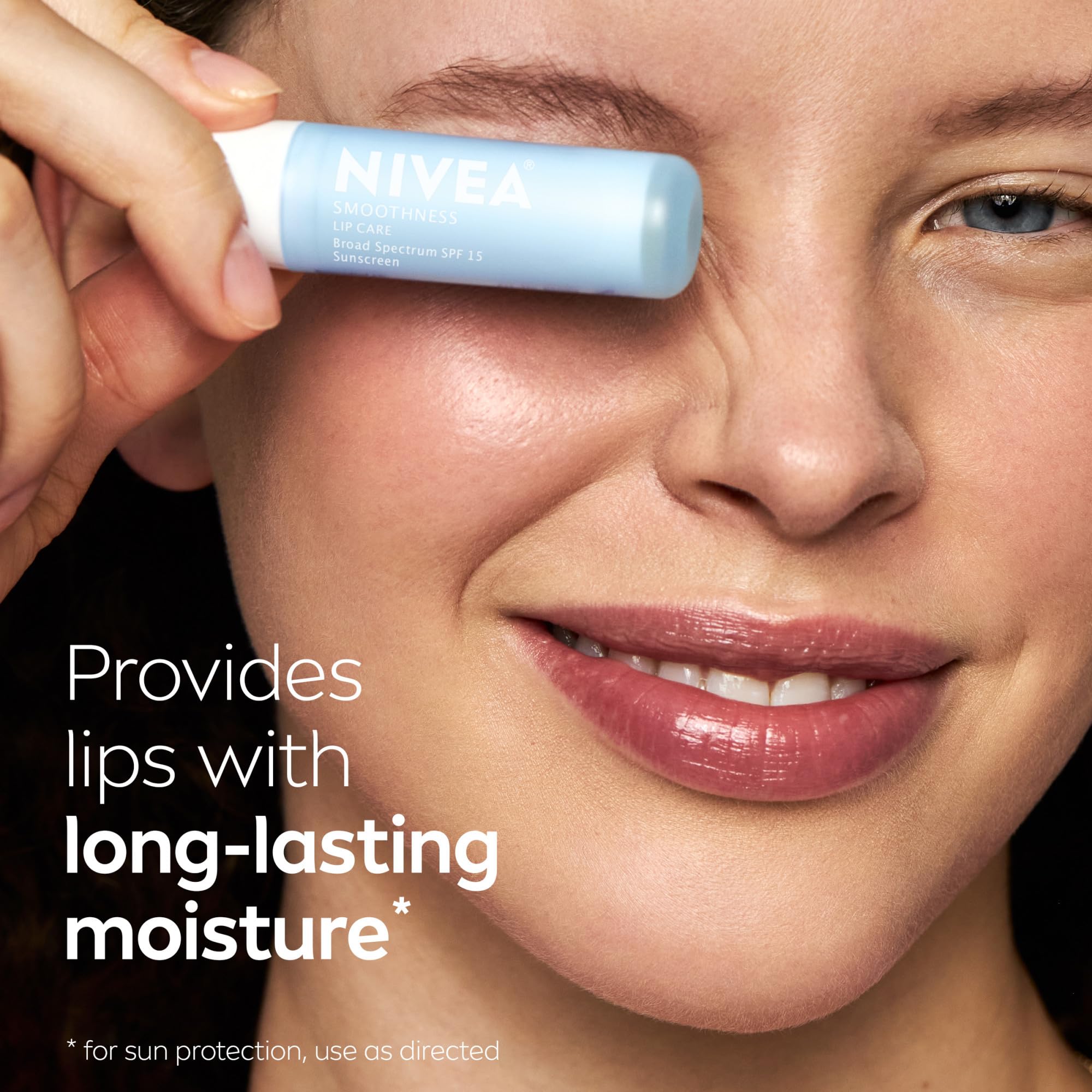 NIVEA balsamo labial manteca de karite para reparación suave.