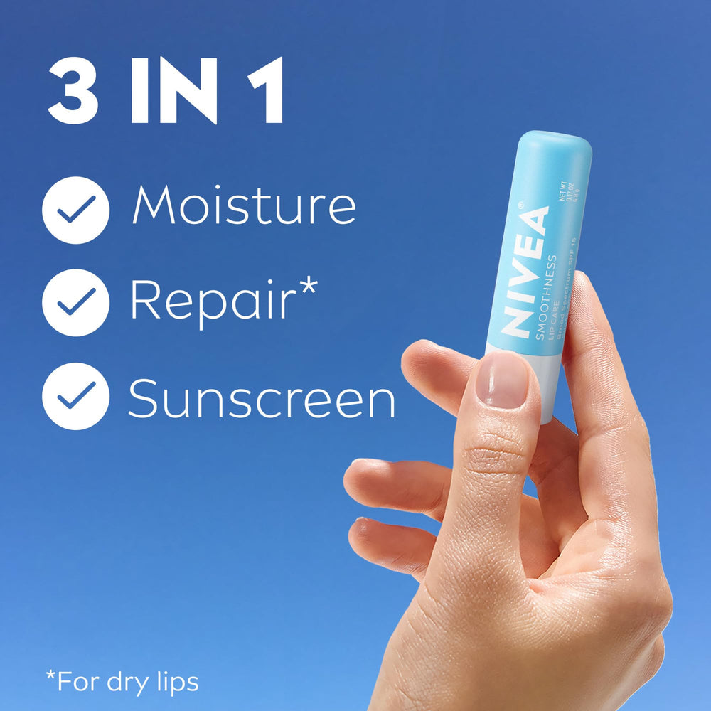 NIVEA balsamo labial nutritivo con aceites para labios sedosos.