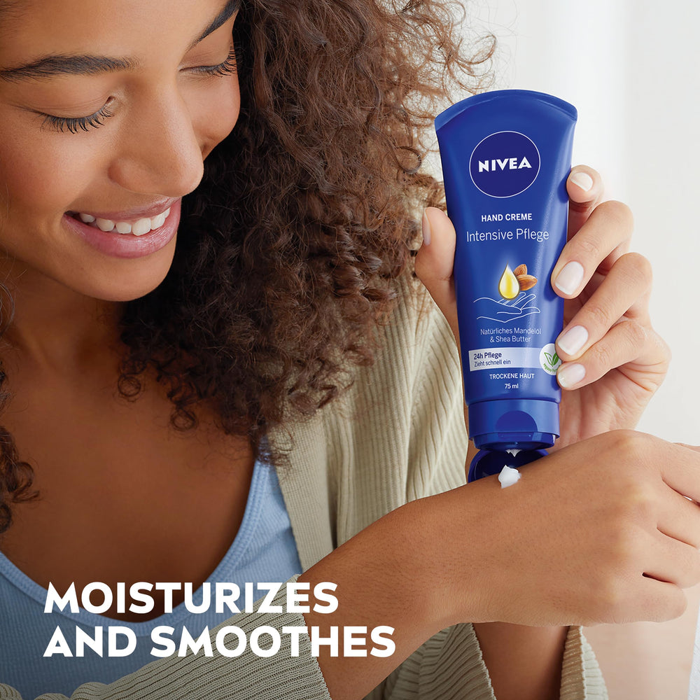 NIVEA bálsamo labial nutritivo para labios suaves y protegidos.