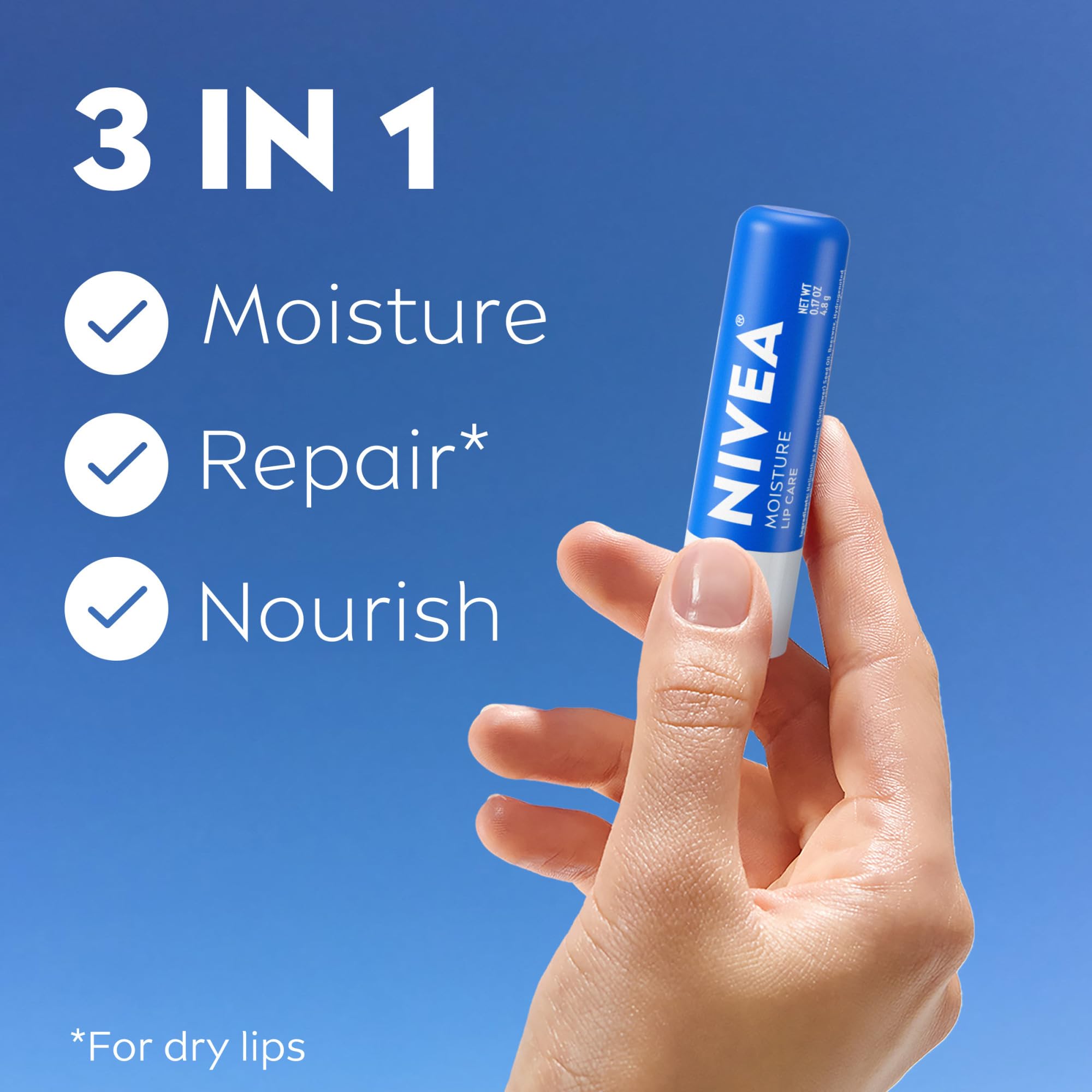NIVEA Cuidado Labial con vitaminas C y E para labios más sanos.