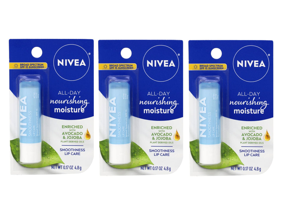 NIVEA Bálsamo labial suavidad con SPF 15 para uso diario.