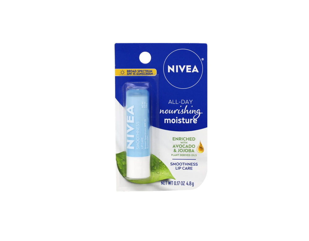 NIVEA Bálsamo labial textura cremosa para una aplicación fácil.