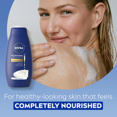 NIVEA crema de manos enriquecedora para uso diario y práctico.