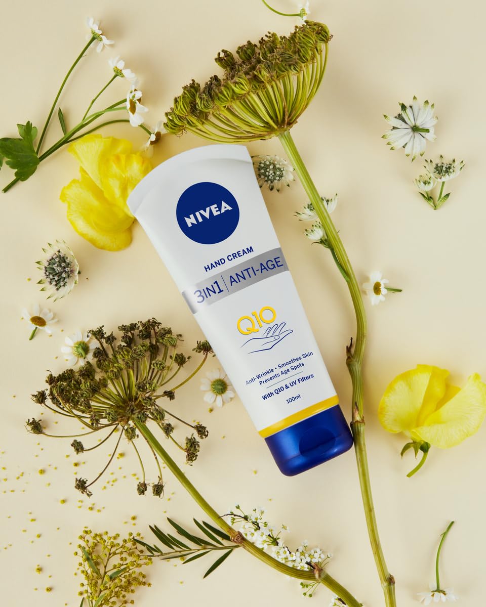 NIVEA crema de manos con manteca de karité aporta hidratación profunda.