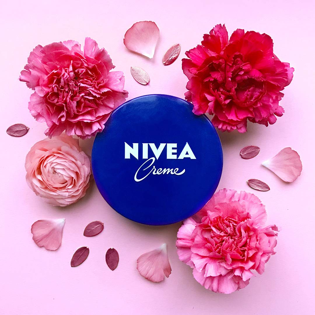 NIVEA Creme on hands, protecting and hydrating dry skin