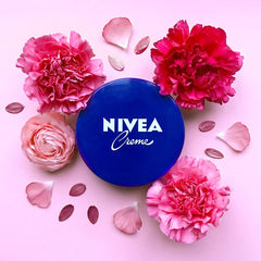 NIVEA Creme on hands, protecting and hydrating dry skin