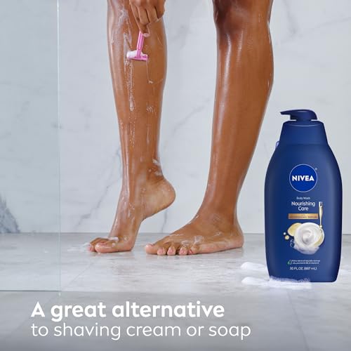 NIVEA cuidado diario para piel seca durante la ducha.