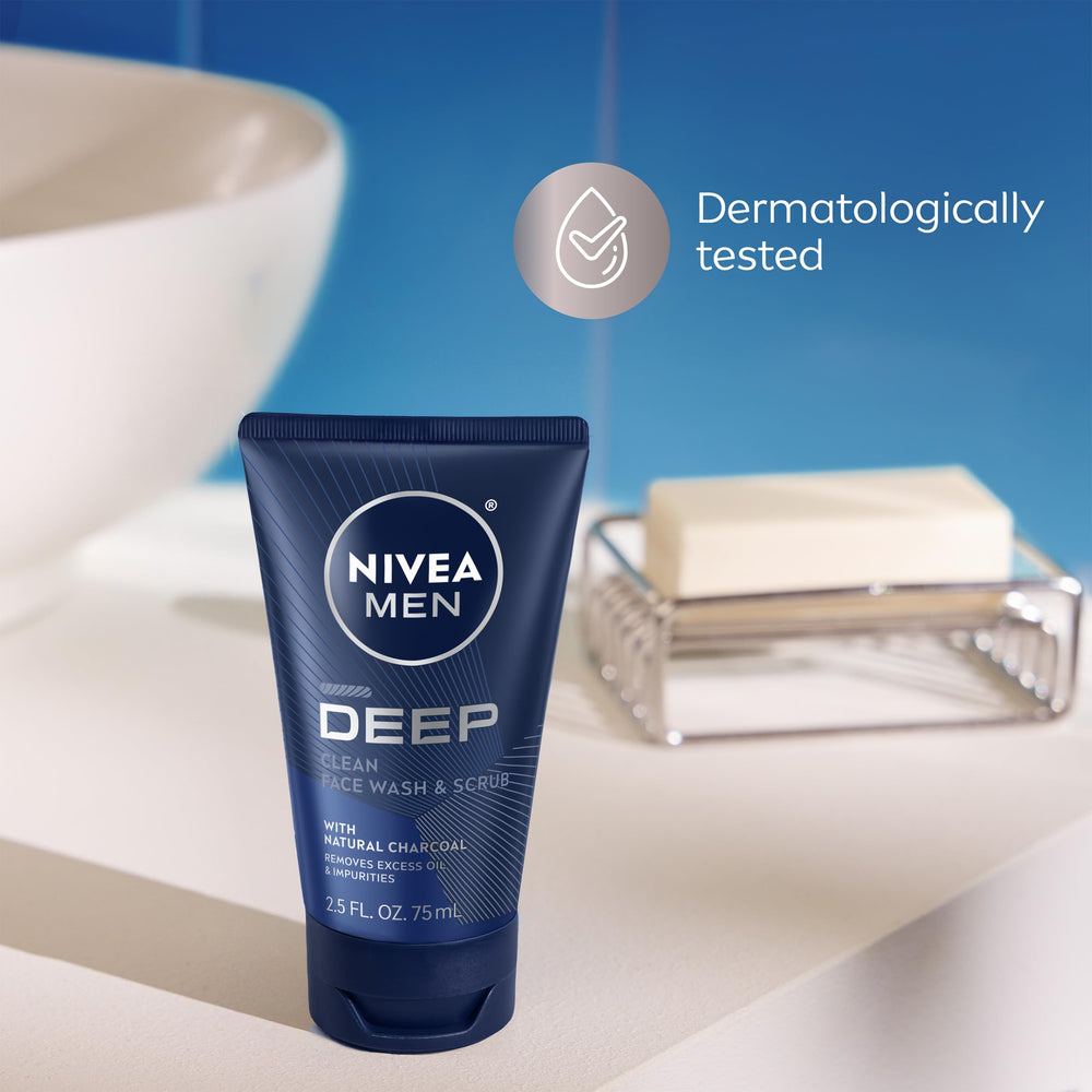 Tres tubos de NIVEA MEN para cuidado facial práctico.
