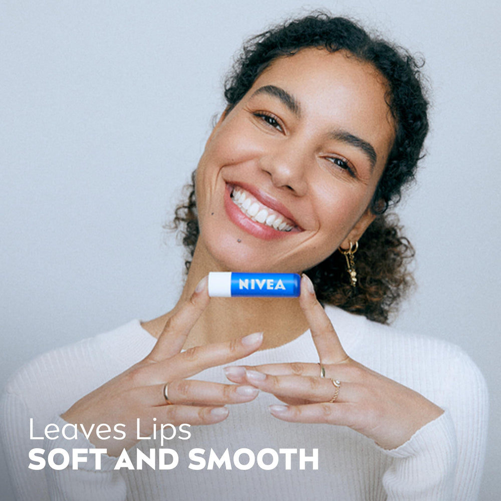 Conjunto de regalo NIVEA completo, ideal para sorprender a alguien especial.