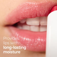 NIVEA Cuidado labial con vitamina C para brillo suave.