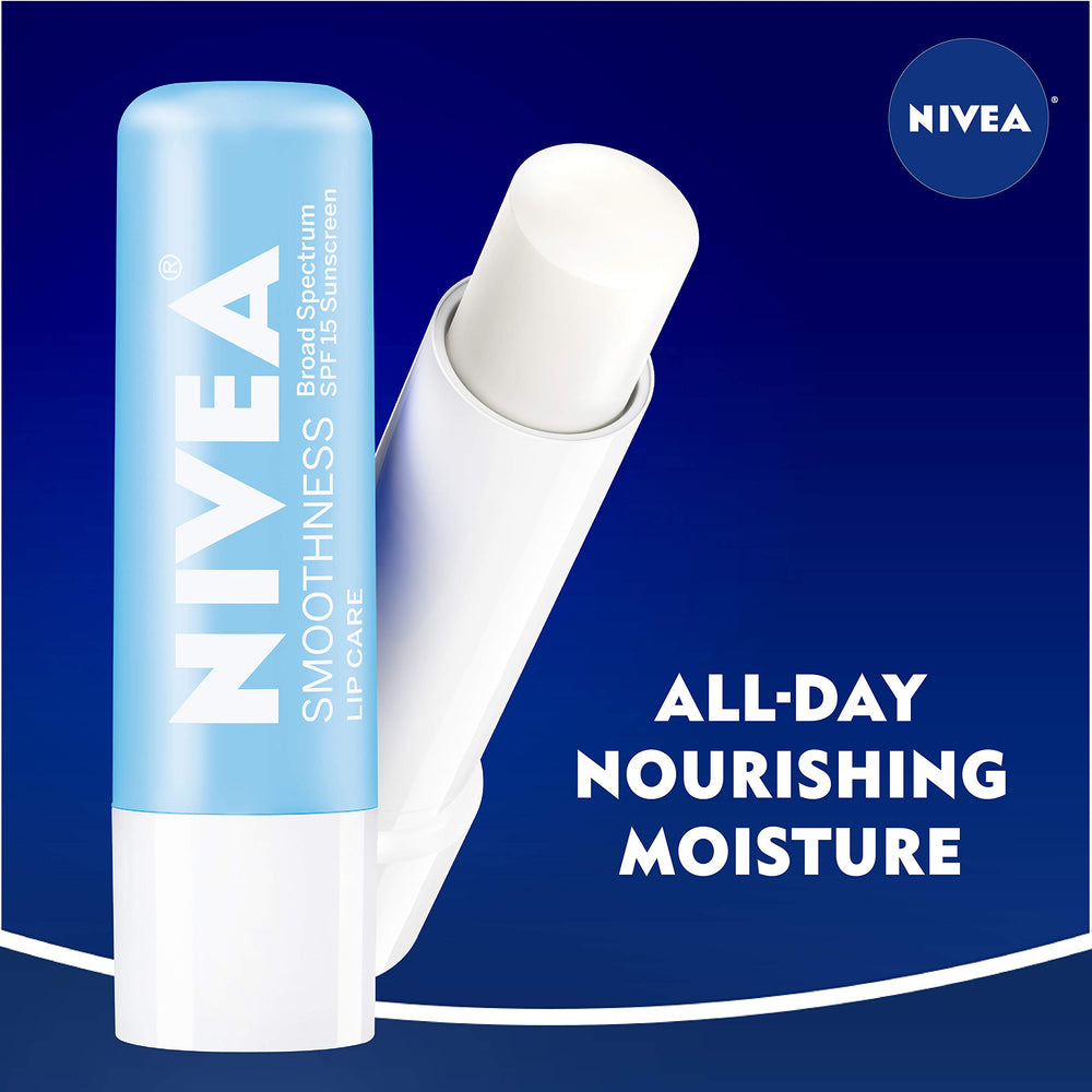 NIVEA Smoothness SPF15: protección solar para labios ante el sol.