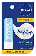 Cuidado labial suave NIVEA Smoothness: textura cremosa para labios suaves.