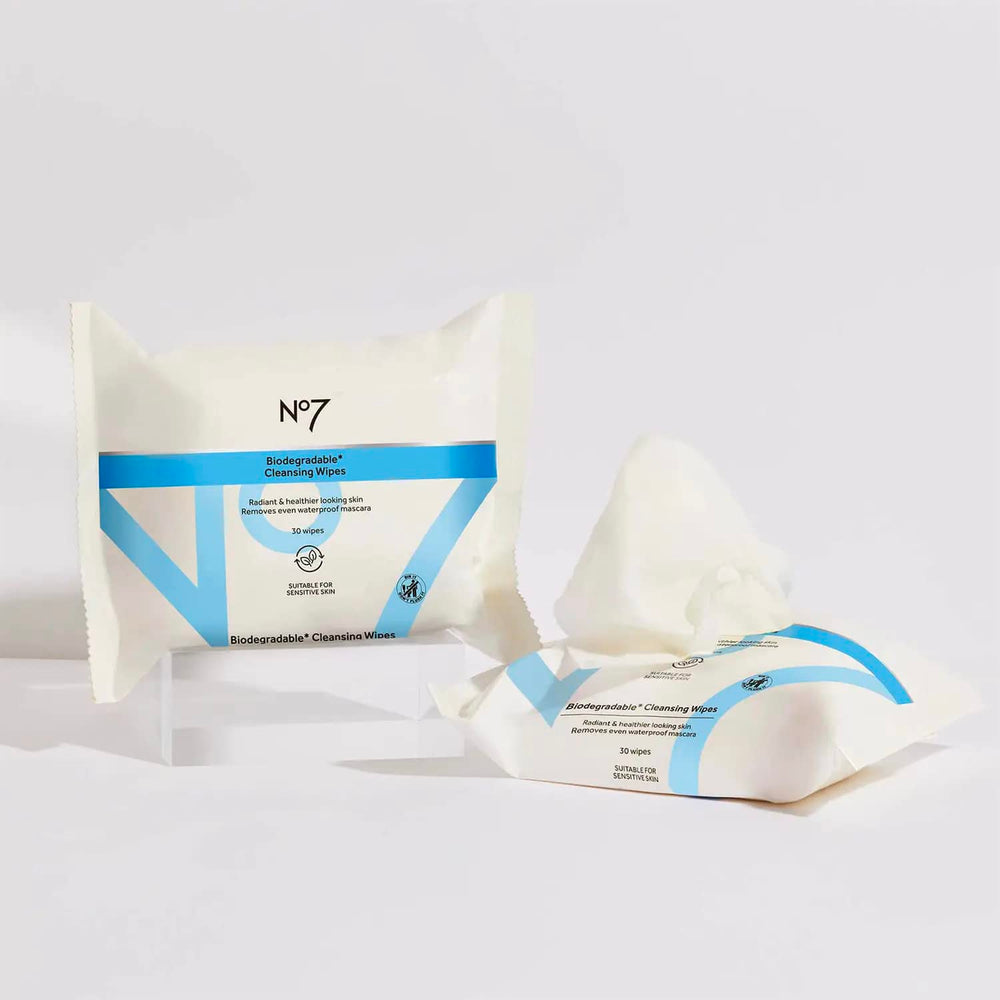 No7 elimina maquillaje resistente al agua con facilidad y suavidad.