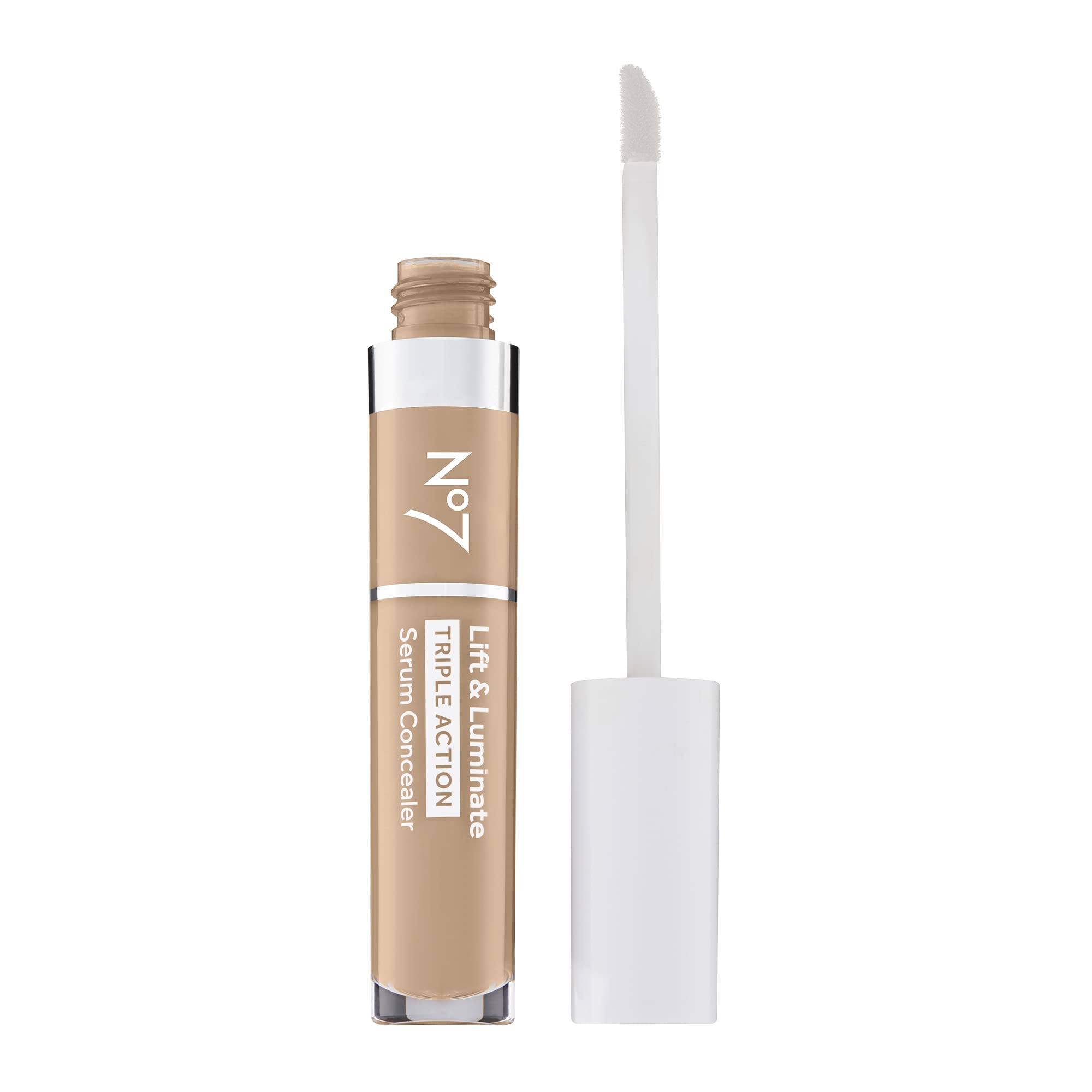 Concealer No7 Lift & Luminate, muestra tono Light, ideal para corrección de ojeras ligeras.