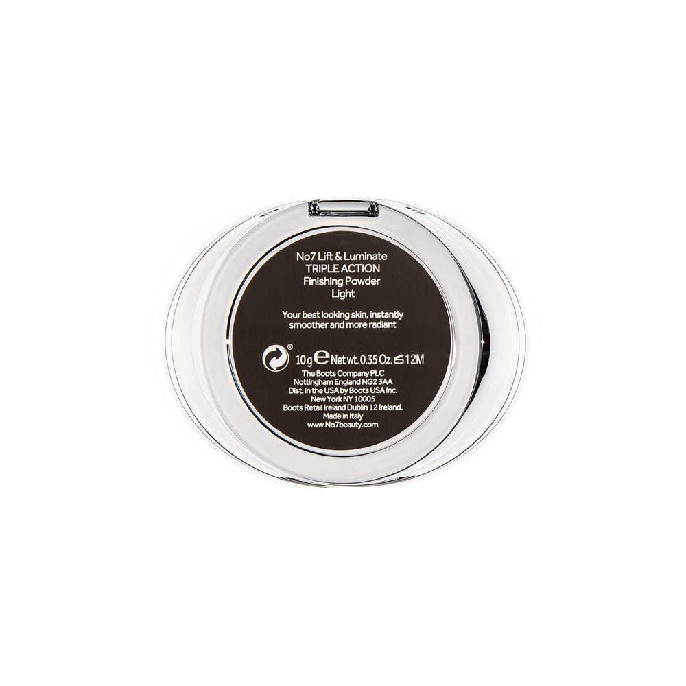 Envase compacto con polvo fijador ligero para un look duradero.