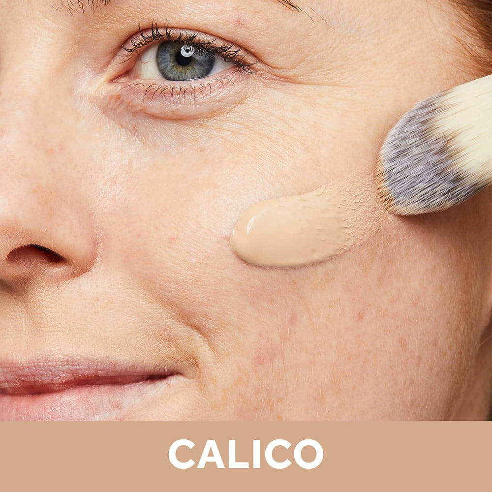 Muestras de tono Calico de No7 Lift & Luminate para un color natural y uniforme
