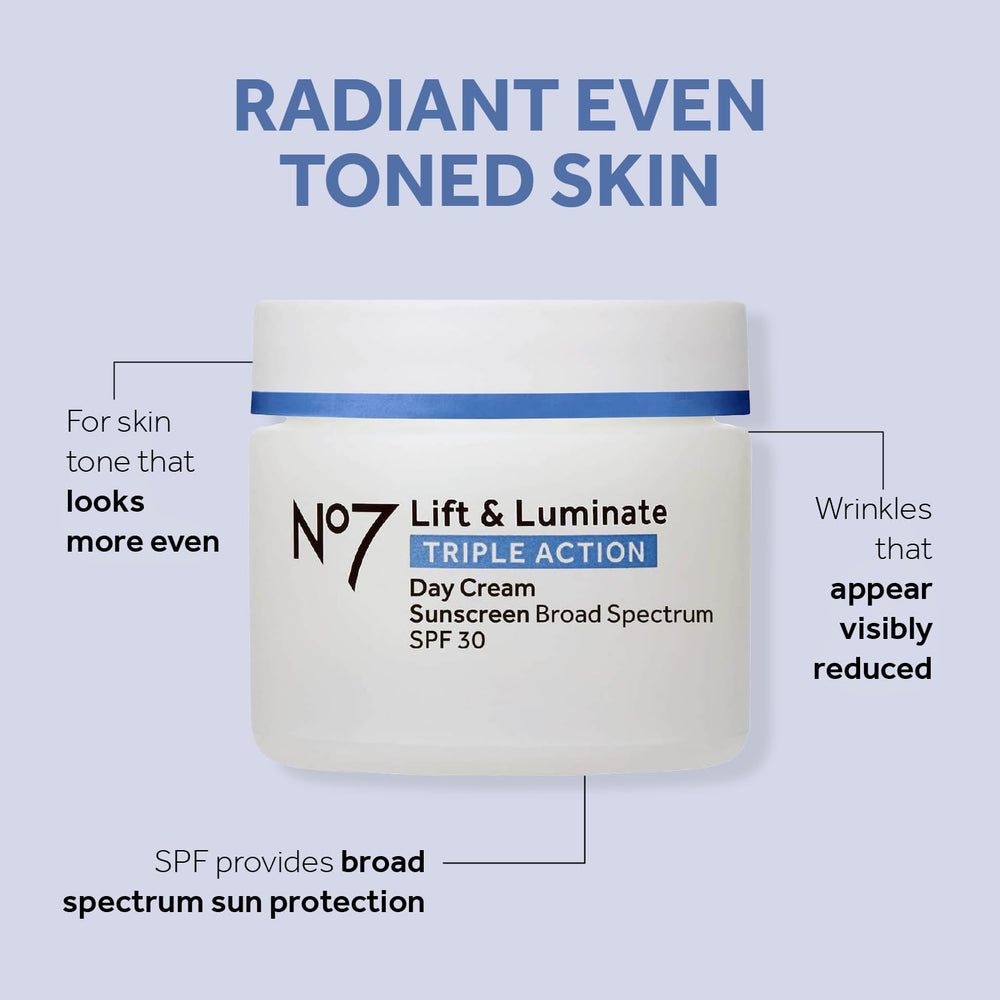 Textura cremosa de No7 Lift & Luminate para una aplicación suave