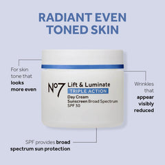 Textura cremosa de No7 Lift & Luminate para una aplicación suave