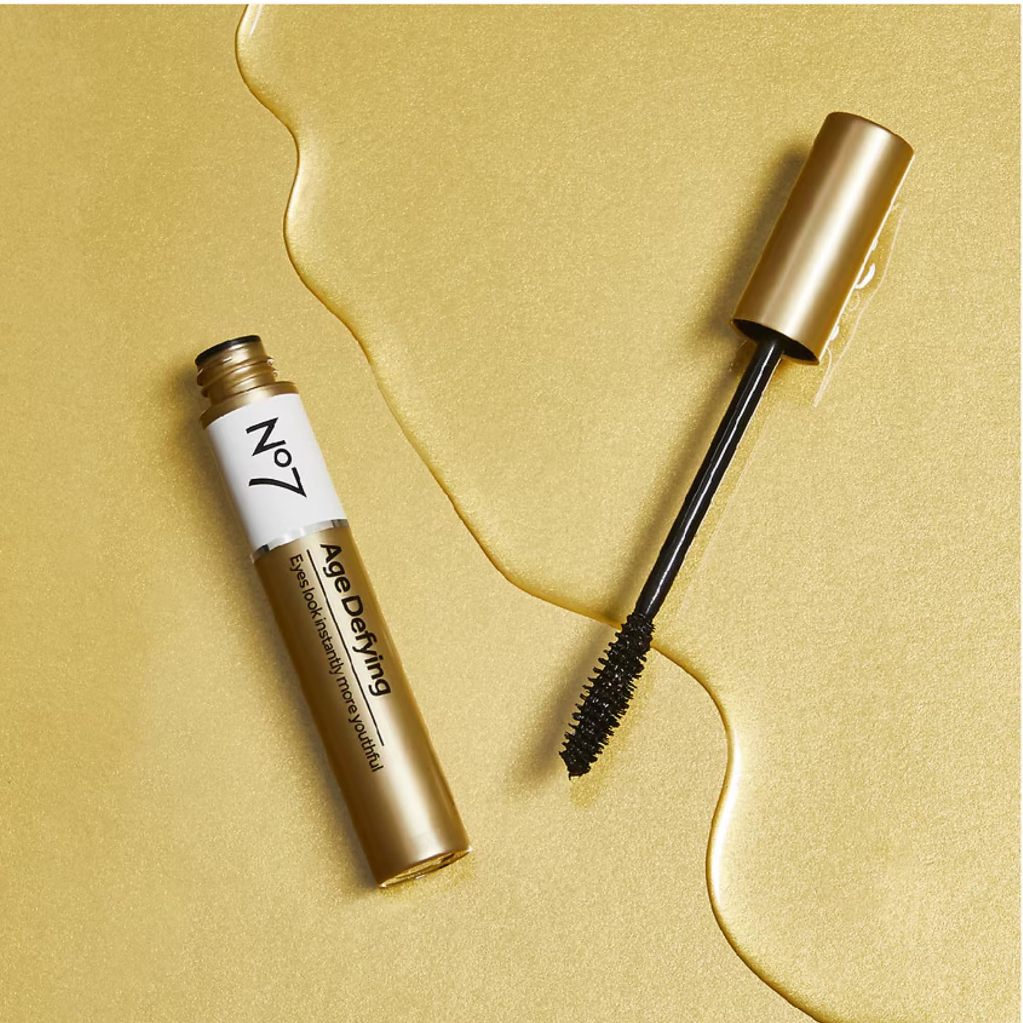 No7 Mascara Ojos Antiedad aporta volumen notable para pestañas más densas.