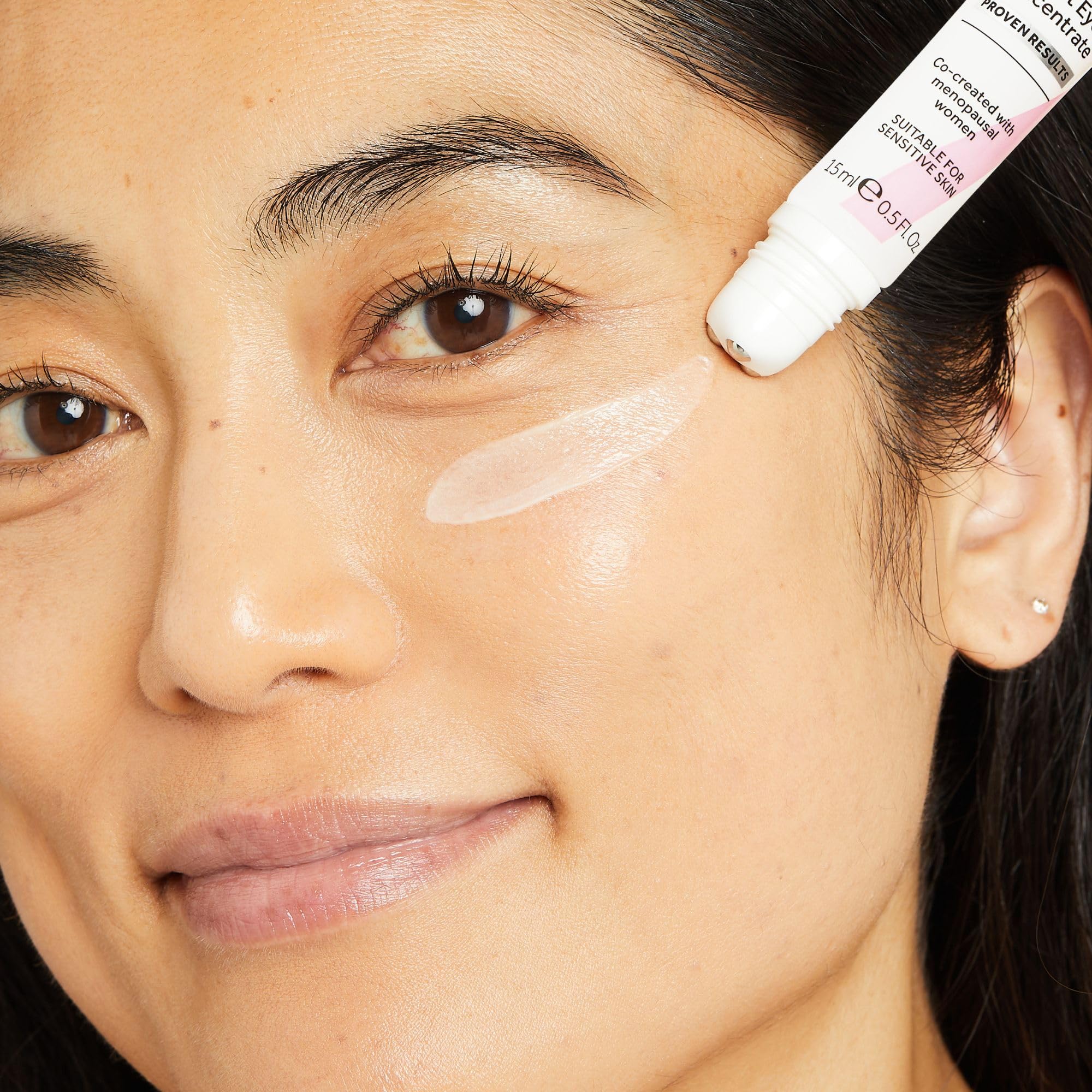 No7 Menopause contorno de ojos iluminado para piel sensible.