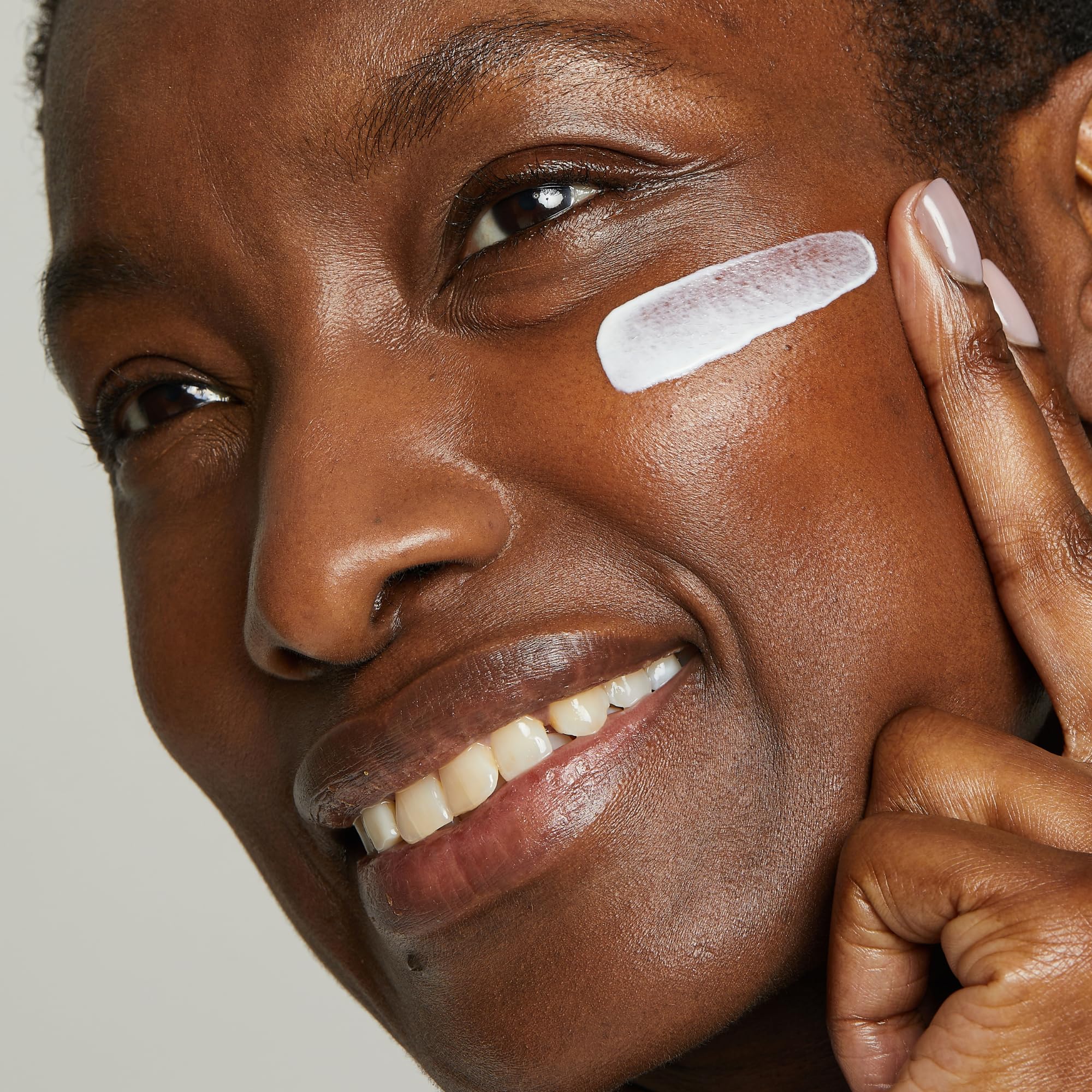 Close-up texture of No7 Protect & Perfect Intense with hyaluronic acid