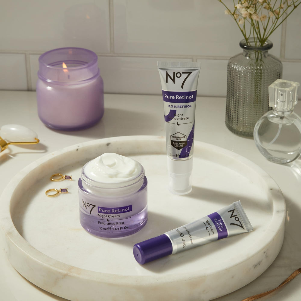 Uso diario de No7 crema de ojos retinol puro para el contorno