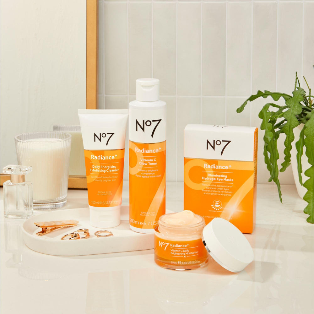 No7 Radiance+ envase-caja, presentación elegante que protege y facilita la compra.