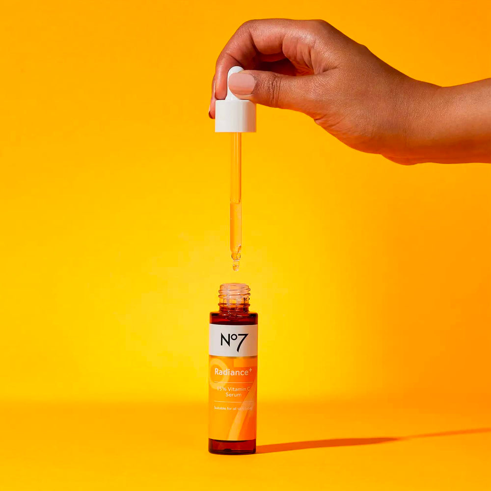 Uso diario con No7 Radiance+ para piel más luminosa y fresca.