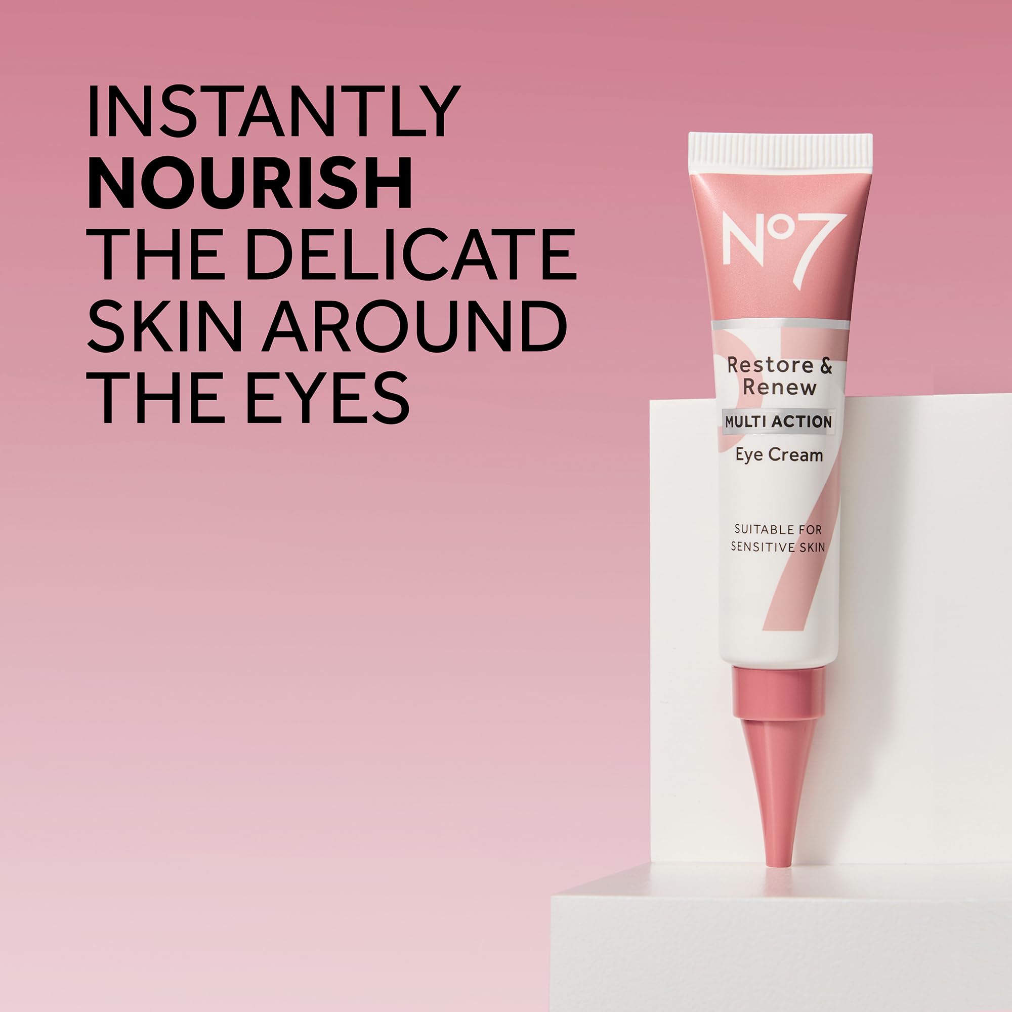 No7 Restore & Renew con extracto de ginseng para aspecto más despierto.