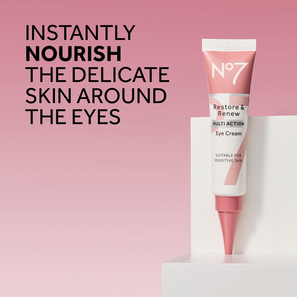 No7 Restore & Renew con extracto de ginseng para aspecto más despierto.