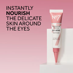 No7 Restore & Renew con extracto de ginseng para aspecto más despierto.