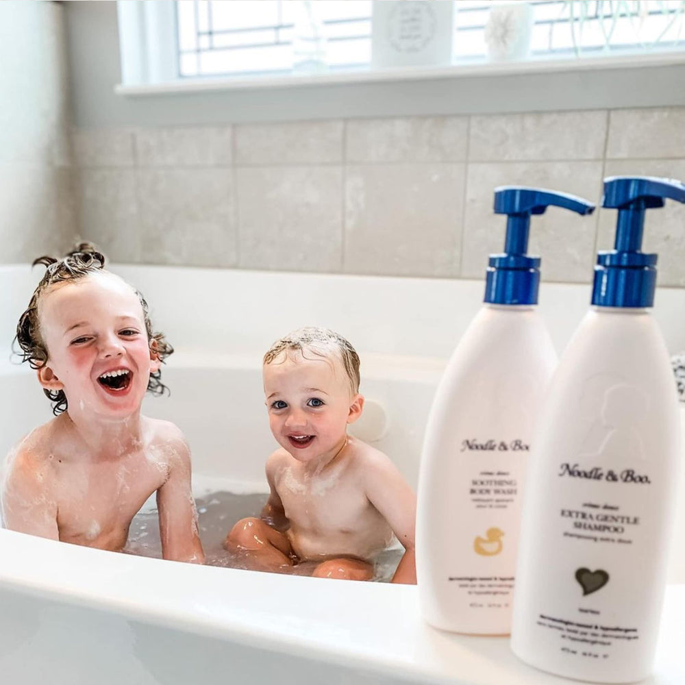 Noodle & Boo gel de baño libre de jabón hidrata sin resecar la piel.