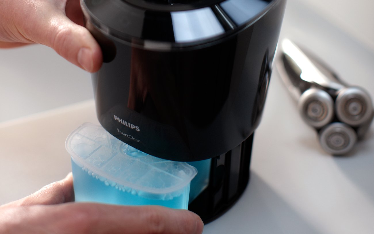Double filter prevents clogging and protects shaving heads