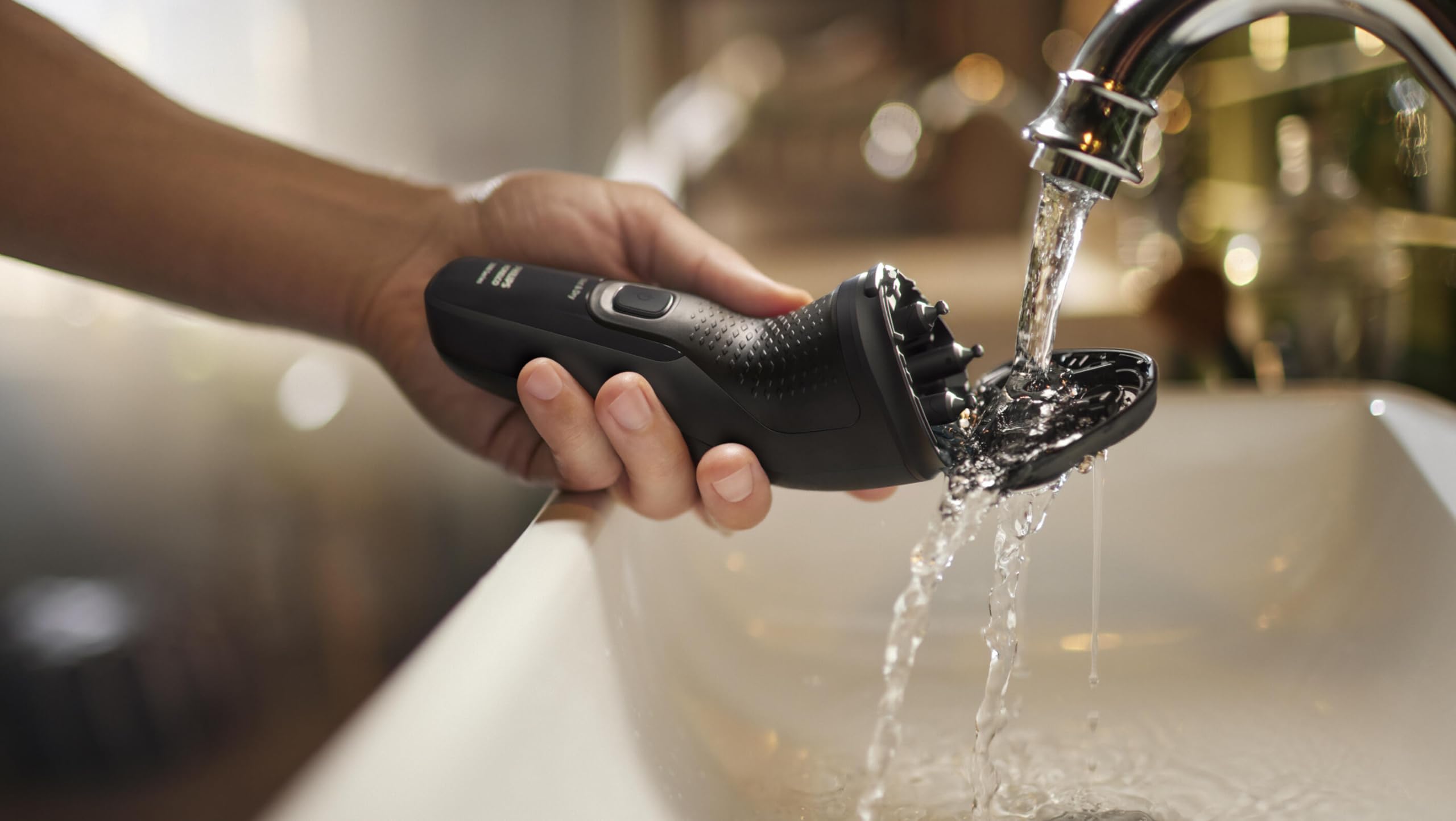 Norelco Shaver 2400 compact design ideal for travel