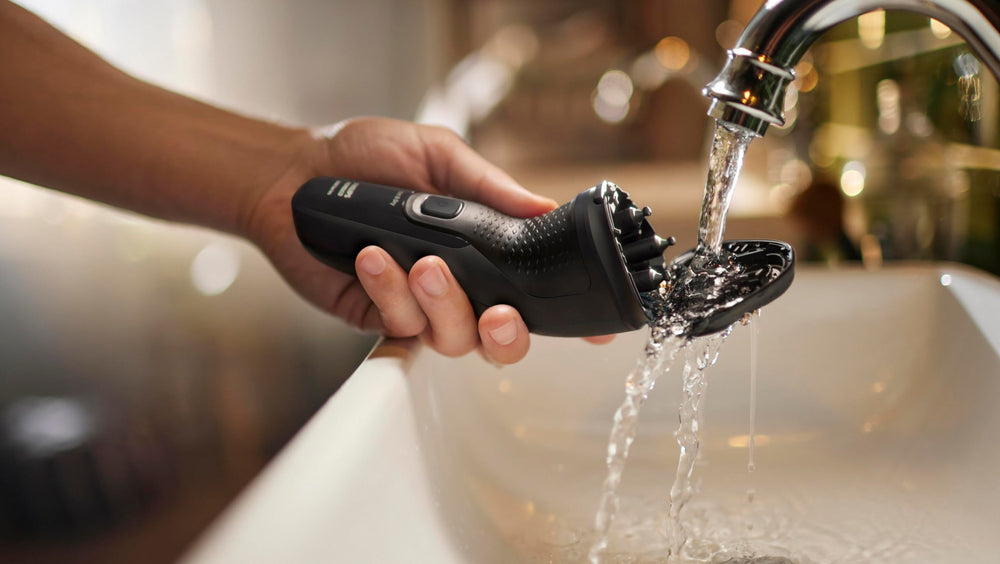 Norelco Shaver 2400 compact design ideal for travel