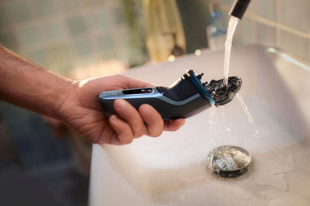 Norelco Shaver 3600 includes a protective p-cap.