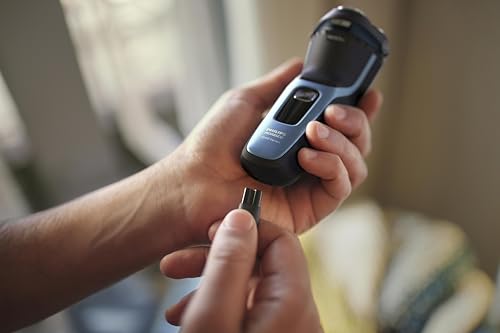 Norelco Shaver 3600 travel pouch included for on-the-go grooming.