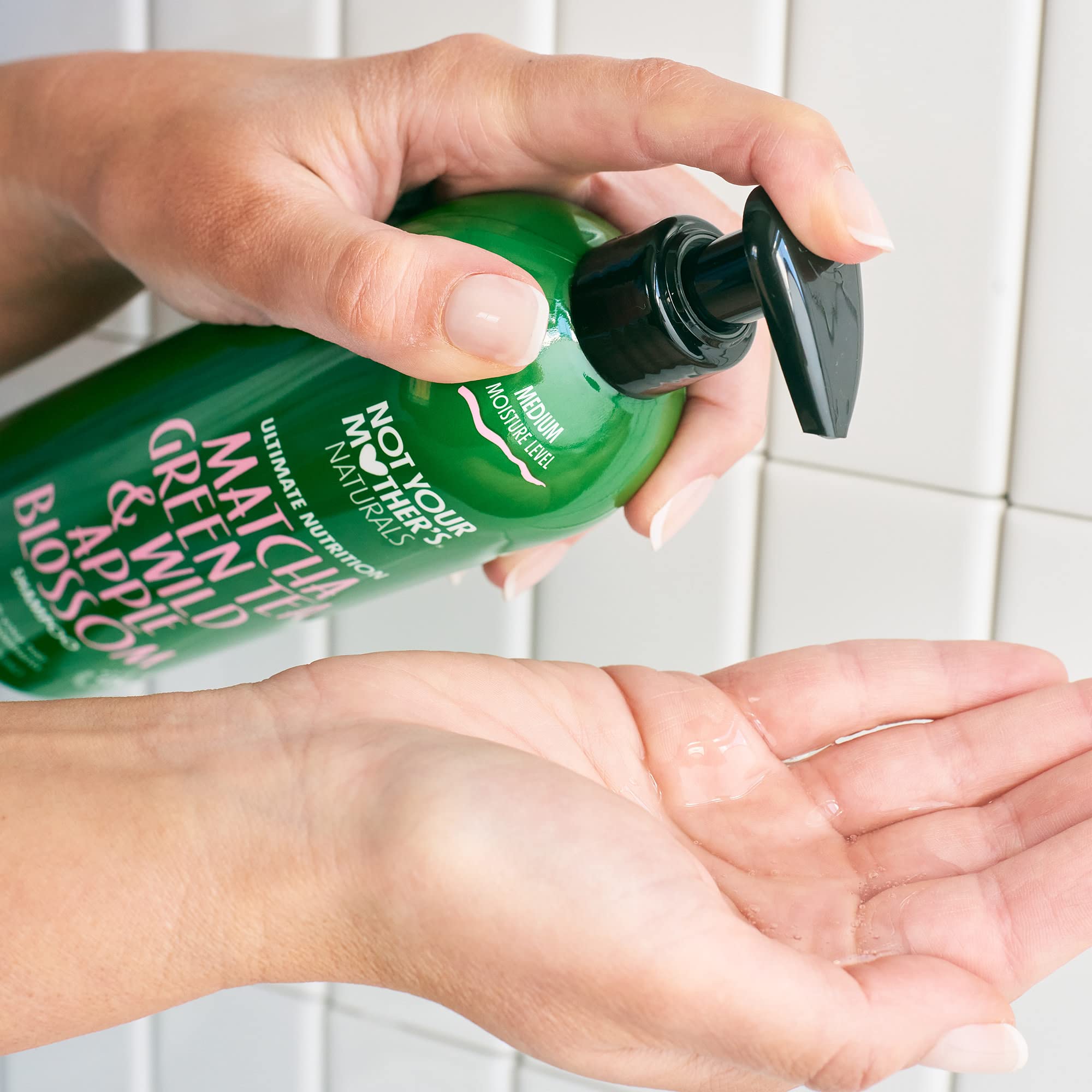 Not Your Mother's Naturals Essential Nourish ingredientes: Matcha verde y flor de manzana.