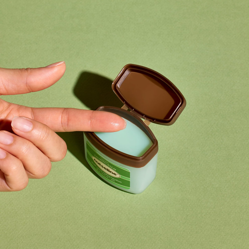 uso diario con nutseline Cica Nut Calming Balm: versátil para rostro y cuerpo.
