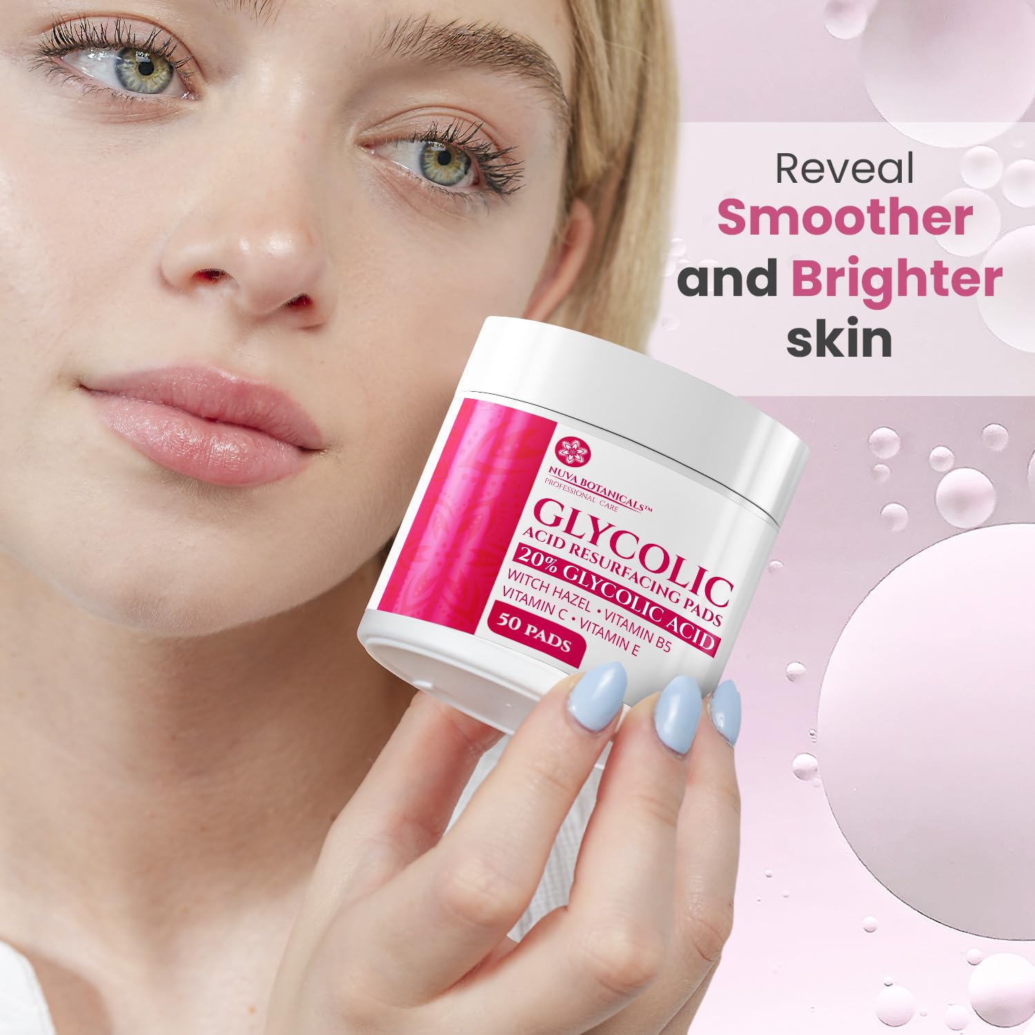 Nuva Botanicals pads en mano para aplicación diaria sencilla.