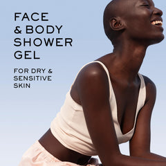 Creamy lather close-up from Nuxe Reve de Miel with rich foam.
