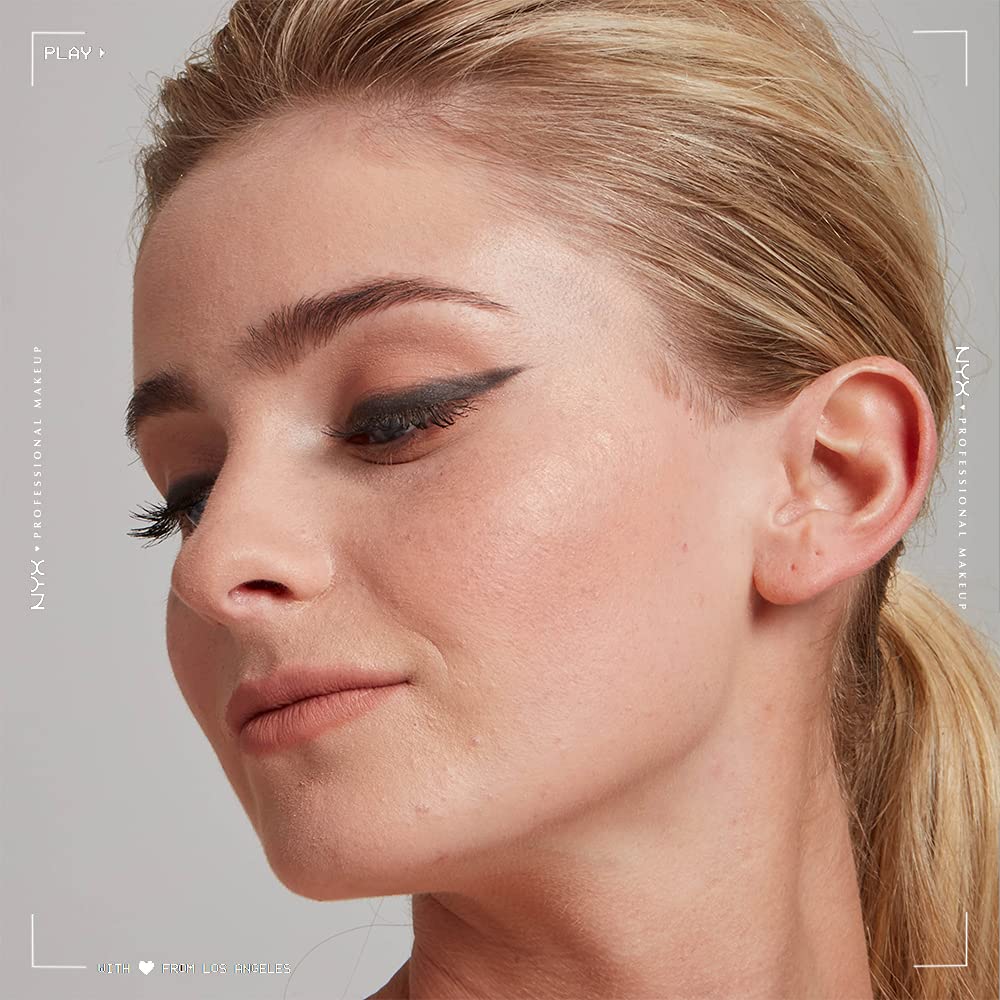 Delineador NYX Epic Wear en marrón profundo ofrece acabado mate o metalizado para distintos looks.