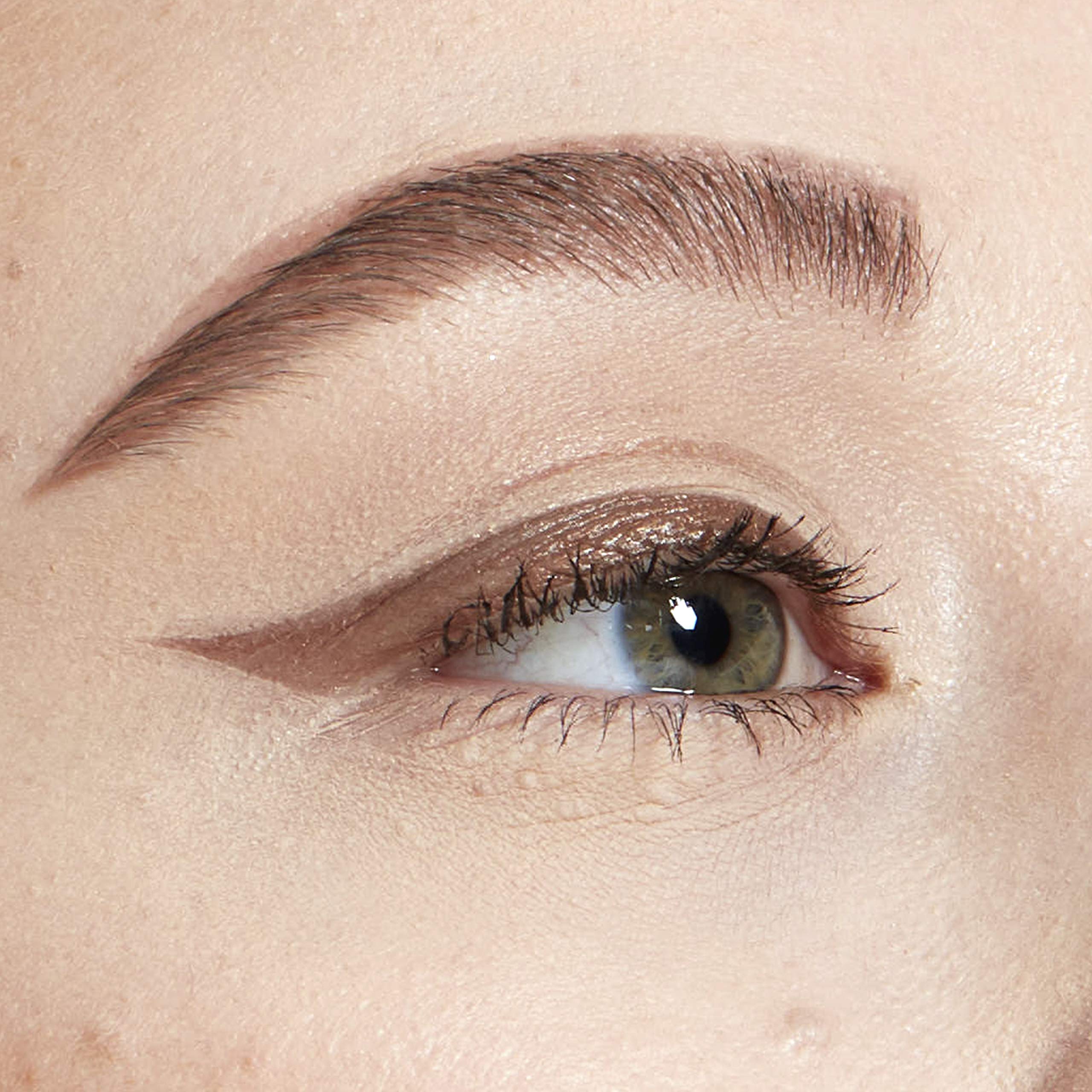 NYX Jumbo Eye Pencil French Fries on eyelid for quick creamy looks.