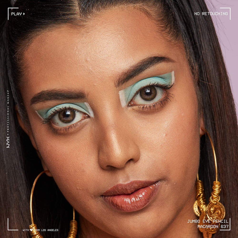 NYX Jumbo Eye Pencil Macaroon Mint blends smoothly as eyeshadow.